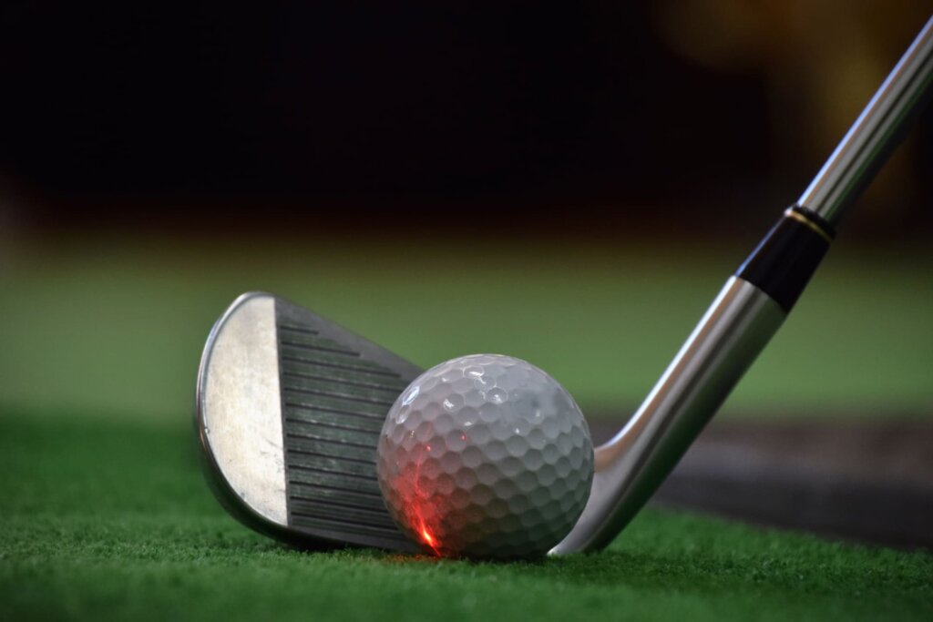 インドアゴルフのメリットとは？